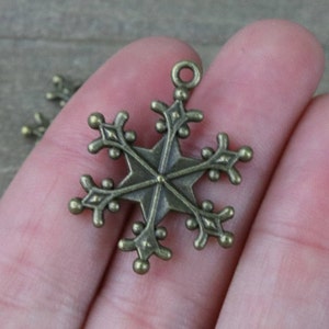 10 PIECES Antique bronze snowflake charm, Snowflake charm, winter charm, holiday charm, Christmas charm, winter, winter wonderland K02195