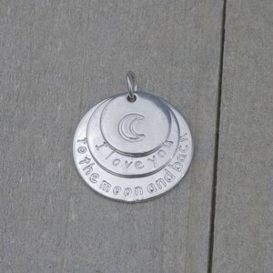 1 PIECE Circle pendants carved with message I love you to the moon and back, i love you to the moon charm, i love you charm, B0080436