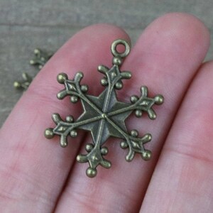 1 PIECE Antique bronze snowflake charm, Snowflake charm, winter charm, holiday charm, Christmas charm, winter, winter wonderland K02195