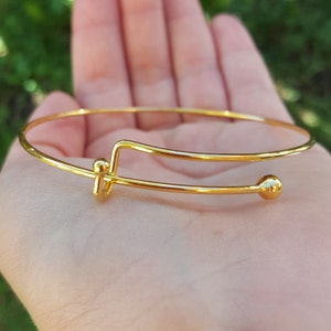 1 Gold Expandable Bangle Bracelet B75812