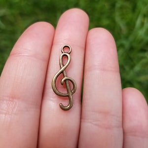 1 Piece Musical note antique bronze tone, treble charm, treble pendant, musical note charm, music charm, music pendant K10563