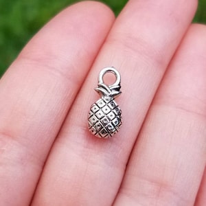 BULK 100 pieces Small Pineapple Antique Silver Tone Charm , Pineapple Charms B45820