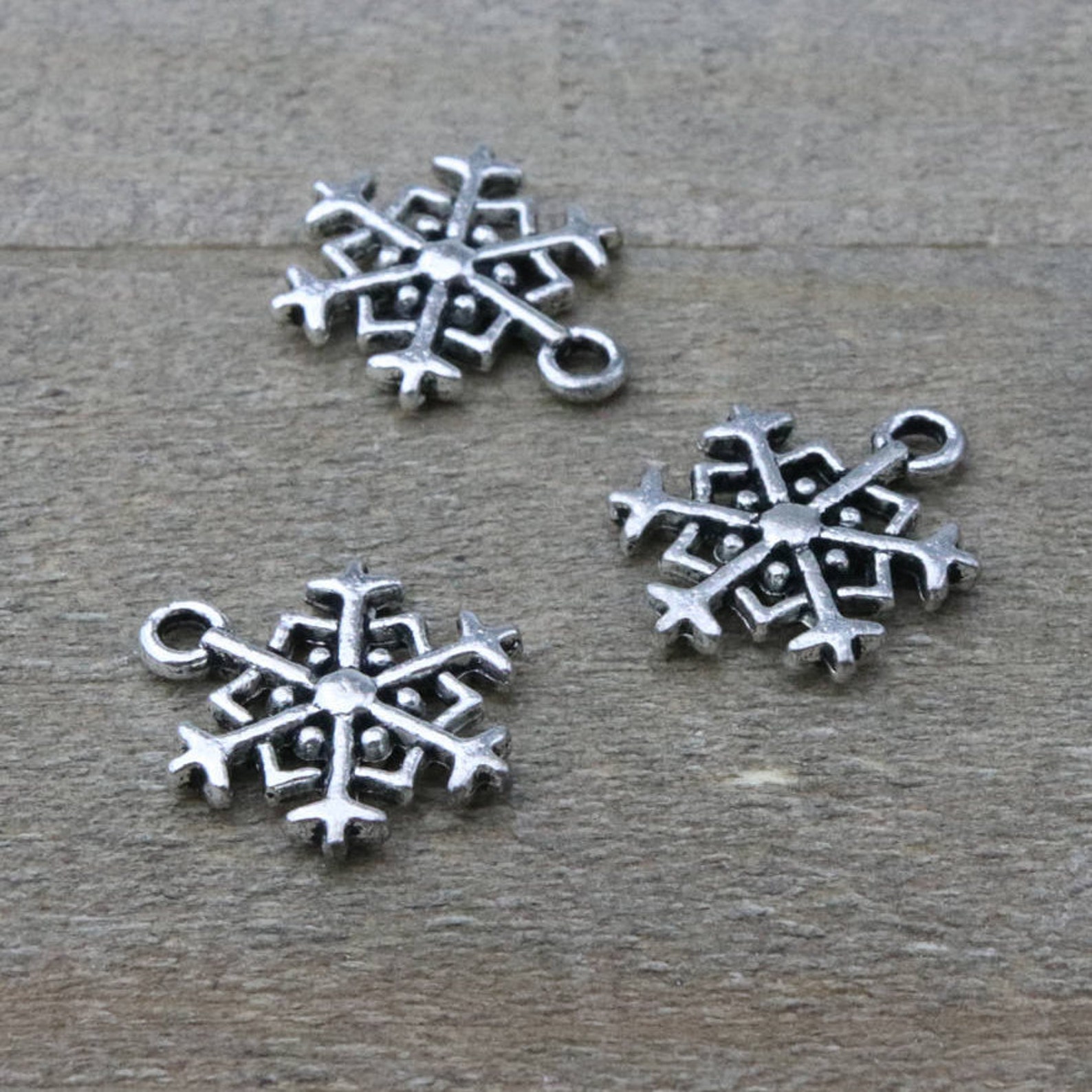 10 PIECES Snowflake charm snow charm winter charm holiday | Etsy