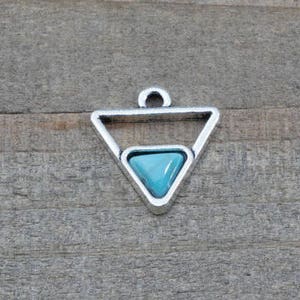 1 PIECE triangle pendant with turquoise imitation cabochon, triangle pendant, bohemian pendant, triangle charm, turquoise pendant B0083840 image 1