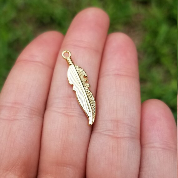 FMN186 Feather Charm Gold main image 0