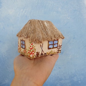 Ornement de collection de maison miniature ukrainienne Ukraine Folk, figurine de maison miniature, figure de maison détaillée faite à la main, objet d'art recyclé image 3