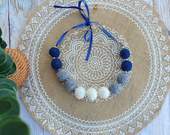 Grand collier de feutre bleu en laine, style bohème, collier de style ukrainien