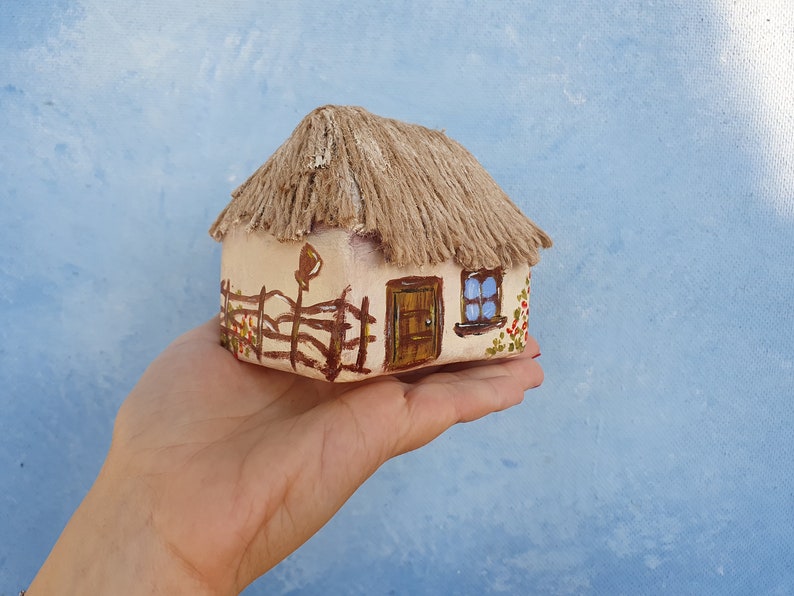 Ornement de collection de maison miniature ukrainienne Ukraine Folk, figurine de maison miniature, figure de maison détaillée faite à la main, objet d'art recyclé image 6