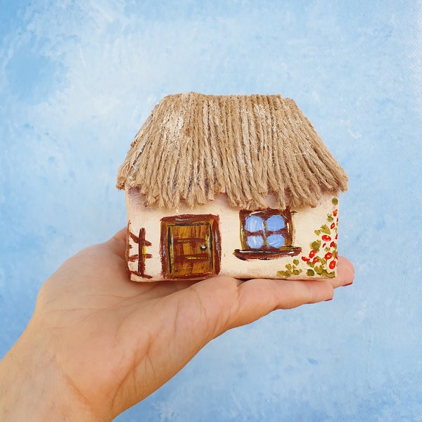 Ornement de collection de maison miniature ukrainienne Ukraine Folk, figurine de maison miniature, figure de maison détaillée faite à la main, objet d'art recyclé