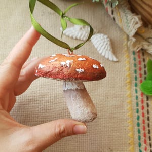 Magic Mushroom Figurine Ceramic Mushroom Figurines Unique Clay Amanita Sculpture for Bookshelf Original Cute Home Decor