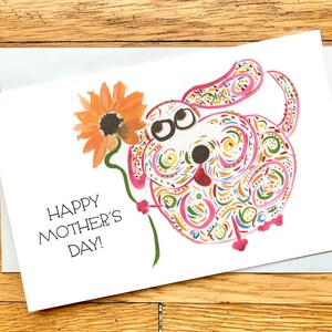 Carte de fête des mères – Mignon chien fantaisiste rose, fleur d'oranger
