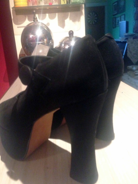 Great pair of Juno Morganti fetish high heel Mary… - image 4
