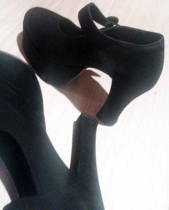 Great pair of Juno Morganti fetish high heel Mary… - image 1