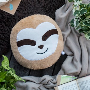Round pillow sloth image 1