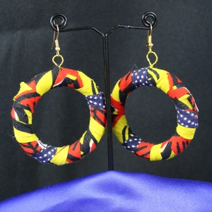 Orecchini africani fatti a mano con splendido giallo & rosso Ankara / cerchi africani made in Africa