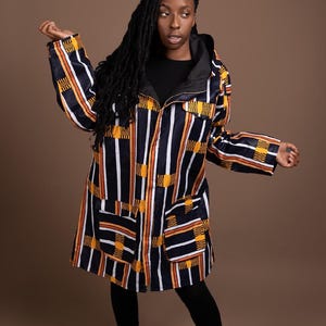 Wachs Hoodie Schwarz-Weiß-Kente-Jacke mit wunderschönem schwarz-weißem Orangendruck. Made in Afrika