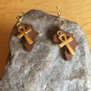 Boucles d'oreilles culturelles Boucles d'oreilles africaines Ankh Boucles d'oreilles africaines Bijoux Ankh Boucles d'oreilles en bois Boucles d'oreilles carte de l'Afrique Bijoux ethniques