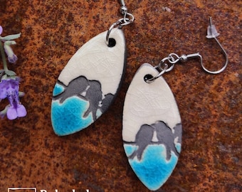 Earrings in turquoise and white raku pattern birds MASIRO GDE, jewelry inspired by nature, natural jewelry