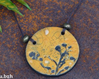 Round necklace in mustard yellow ceramic raku CHAKRA, nature-inspired jewelry, natural jewelry, floral pattern