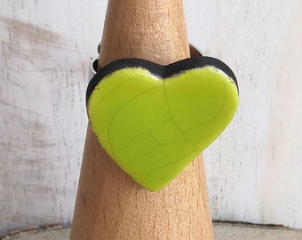 Heart ring in KOKORO chartreuse green ceramic raku, nature-inspired jewelry, natural jewelry