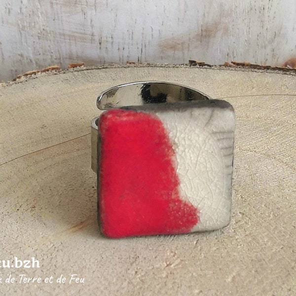 Bague carré en raku céramique de couleur rouge et blanc SHIKAKUI PETITE, bijoux inspirés par la nature, bijoux naturels