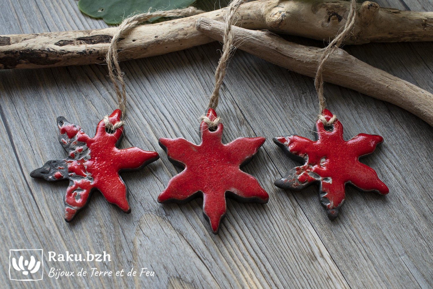 Lot de 3 Petites Étoiles Rouge Noël Fait-Main en Raku, Décoration Noël, Céramique Pour Sapin Ornemen
