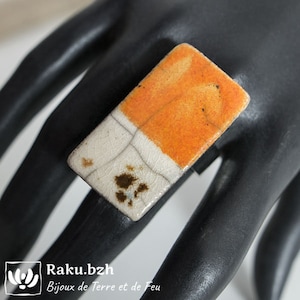LUBIA rechteckiger Keramik-Raku-Ring, von der Natur inspirierter Schmuck, Naturschmuck, gesprenkelter orange und weißer Emaille