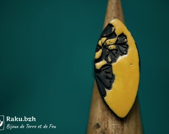 Yellow ceramic raku leaf ring MASIRO GRANDE, Ginkgo leaf pattern, jewelry inspired by nature, natural jewelry