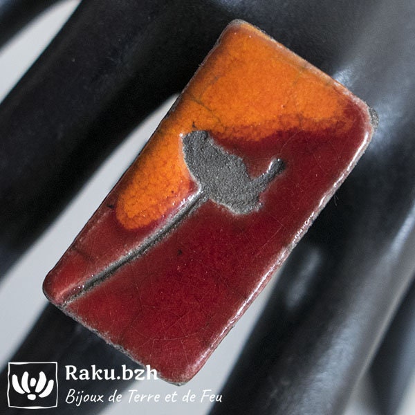 Bague en raku céramique rectangulaire LUBIA, bijoux inspirés par la nature, bijoux naturels, émail rouge et orange, motif coquelicot