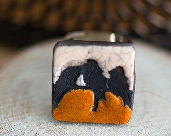 Square ceramic raku ring in orange and white color SHIKAKUI PETITE, bird pattern, jewelry inspired by nature, natural jewelry