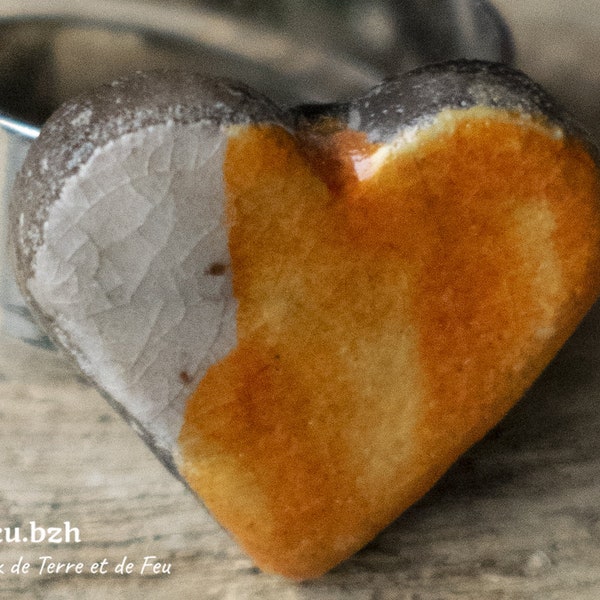 Bague en raku céramique coeur, KOKORO, bijoux inspirés par la nature, bijoux naturels, émail orange et blanc