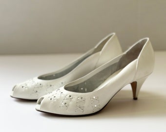 Vintage Ladies White Open Toe Pumps, Cameos Brand, 1990’s, Retro, Women's Spring Shoes, Size 9M