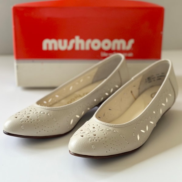 Vintage Ladies Cream Flats, Mushrooms Brand, 1990’s, Retro, Women's Spring Shoes, Size 9M, Ladies Dress Shoes, Chic