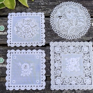 アンティーク 花が連続するリム 草花紋メッシュドイリー アイボリー