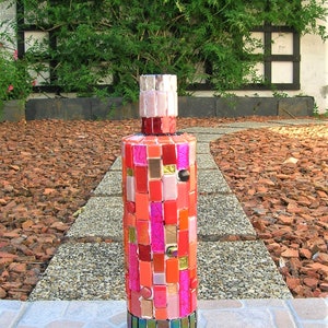 Bouteille rouge mosaique image 6