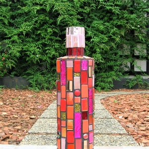 Bouteille rouge mosaique image 3