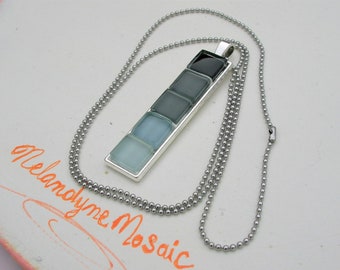 pendentif mosaique gris