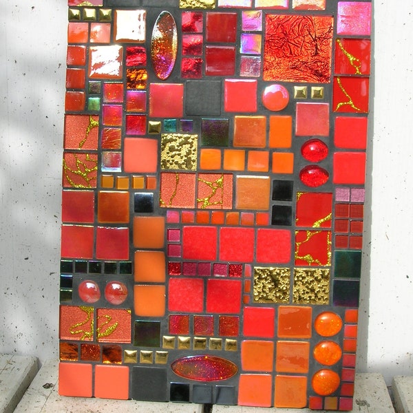 Tableau rouge en mosaique