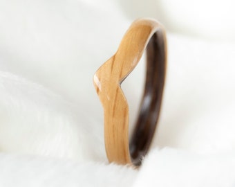 Light ring for women • Chevron ring • Womens wooden V ring • Oak and Wenge wood ring • Bentwood rings • Minimalist ring for women