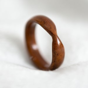 Wood ring for woman • Unique Kiaat wood ring • Handmade