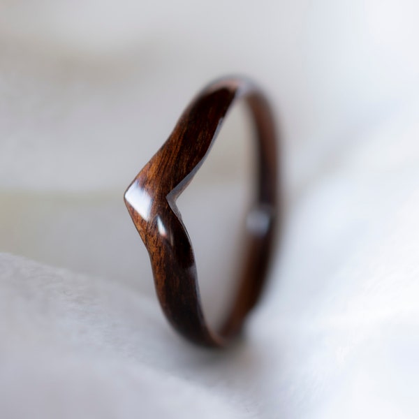 Einzigartiger Holzring • Extra dünne Holzringe für Damen • Minimalistischer Ring für Frauen • Damen Holzring • Handgemachte Rosenholz Bugholzringe