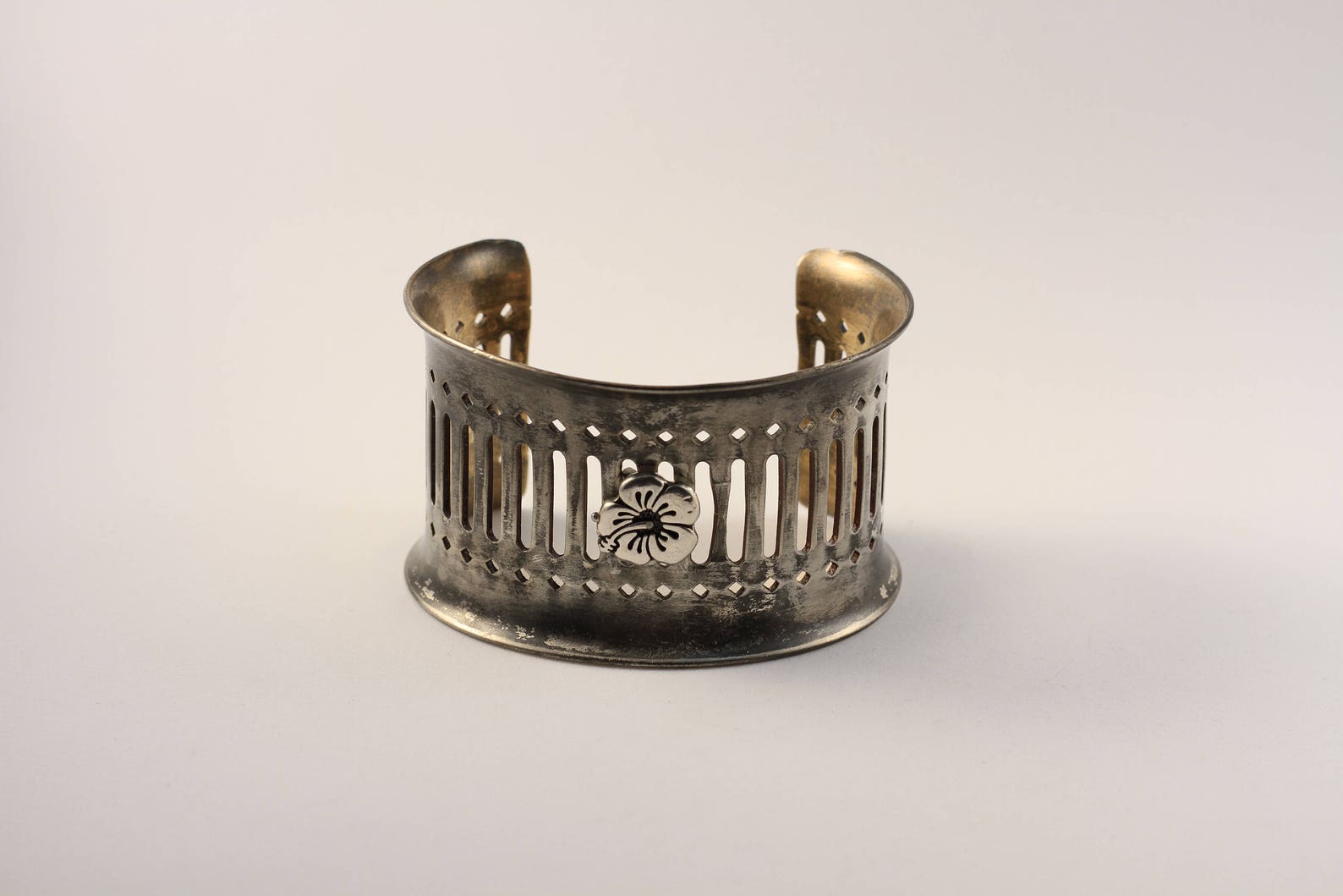 Bracelet Vintage Années 2000 "I Love You" En Métal Plaqué Argent, Avec Zircon Et Motif Cœur - Occasion