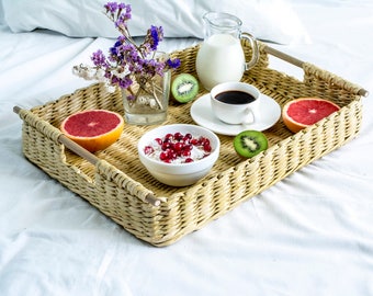 Wicker Kitchen Tray: Beige Woven Basket with Bamboo Handles