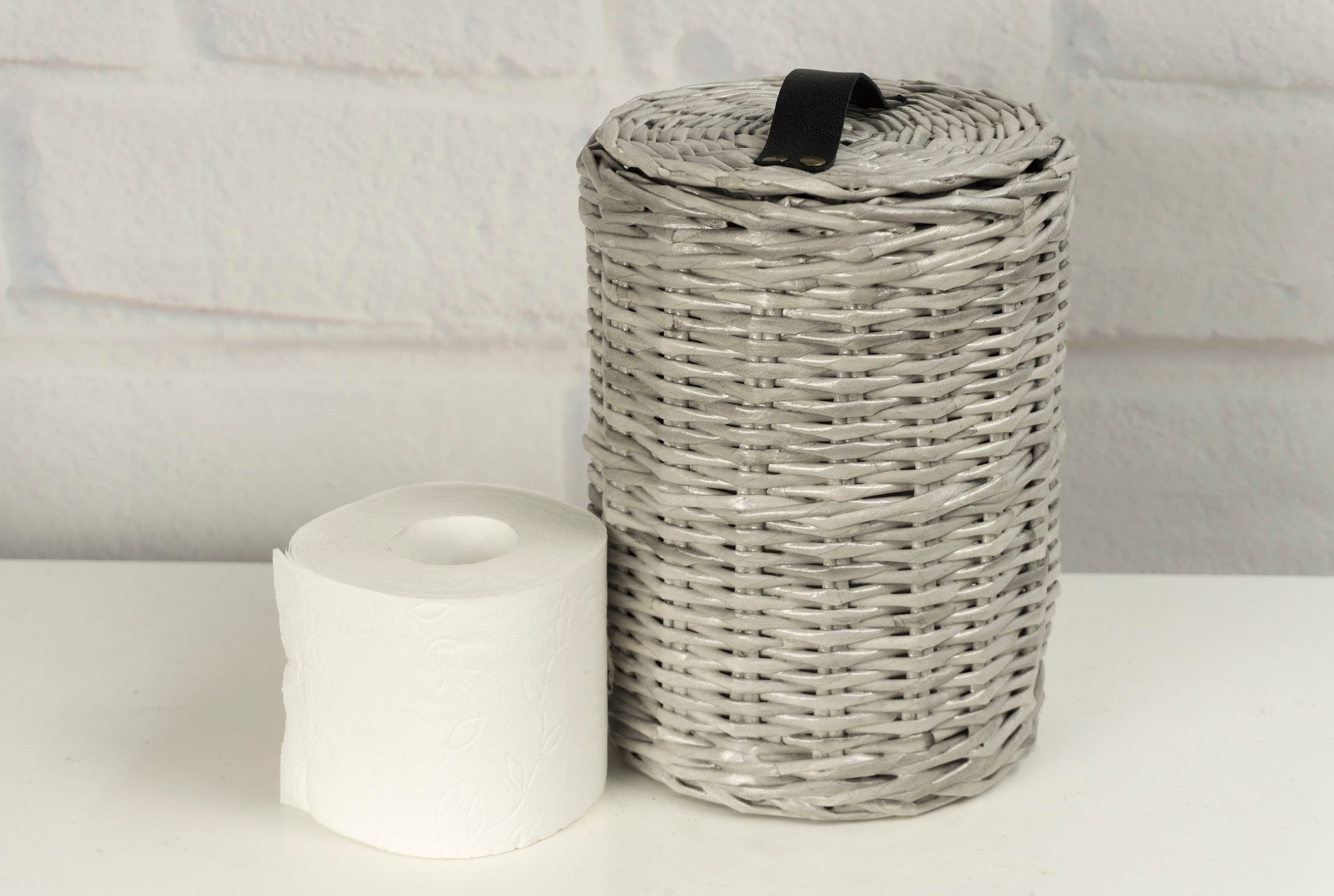 Portarrollos de papel higiénico de madera rústica -  España  Wood  toilet paper holder, Wood furniture diy, Diy cardboard furniture
