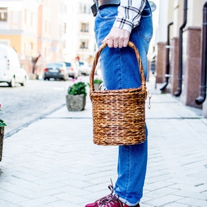 Wicker shopping handle basket purse with lid, Jane Birkin basket, Round wicker canes basket, Vintage basket, Inspirational women gift imagem 7