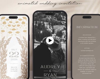 Puede incluir: Una invitación de boda animada de 5 páginas con una foto en blanco y negro de una pareja en un entorno de jardín. La invitación incluye la fecha, la hora, el lugar y el atuendo para la boda. También incluye información sobre el alojamiento y una tarifa con descuento para los invitados.