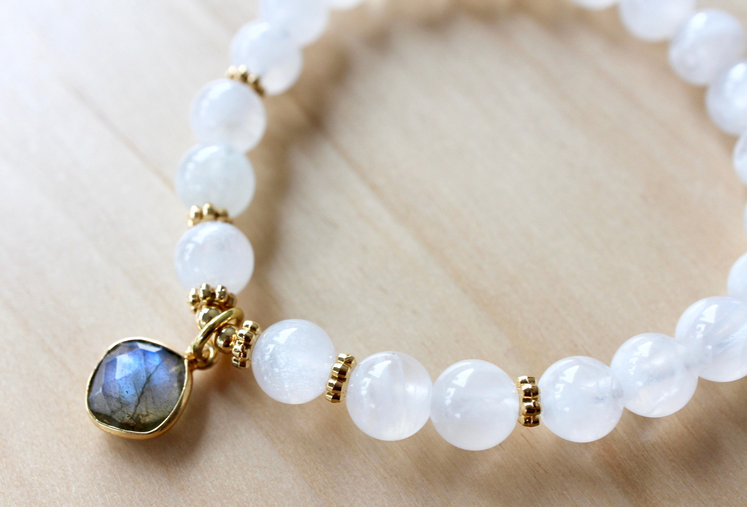 Moonstone Bracelet, Moonstone Mala Bracelet, Wrist Mala Beads, Labradorite Pendant, Moon Bracelet, Yoga Jewelry, Mala Kette, Boho Bracelet