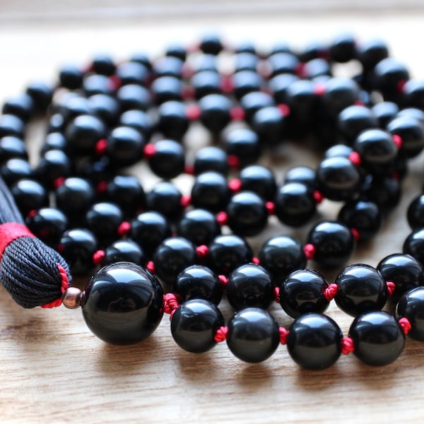 Schwarzer geknoteter Glanz Obsidian Mala Kette aus 108 Perlen mit Quaste