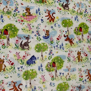 100 Aker Woods - 白い背景に描かれたくまのプーさんとその仲間たち、Riley Blake Designs/コットン/半ヤード単位で販売