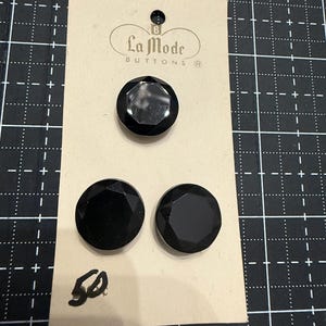 Botões de vidro vintage em preto / La Mode